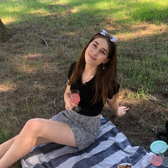 Meet your Posher, Sara - Picture 1 of 1